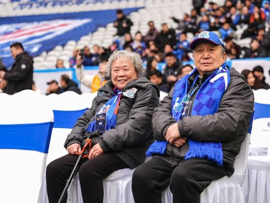 申花2026赛季出征：谷际庆坦承背负前所未有压力 斯卢茨基喊话球迷