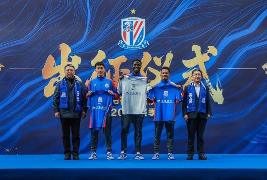 申花2026赛季出征：谷际庆坦承背负前所未有压力 斯卢茨基喊话球迷