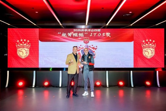 海港举行新赛季出征仪式,武磊承诺“用奔跑和热血回报期待” 海港举行新赛季出征仪式,武磊承诺“用奔跑和热血回报期待”