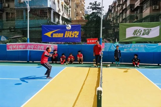 周穗安推动社区足球破圈:穗安街超启动,三人笼式与无人机足球同场竞技 周穗安推动社区足球破圈:穗安街超启动,三人笼式与无人机足球同场竞技