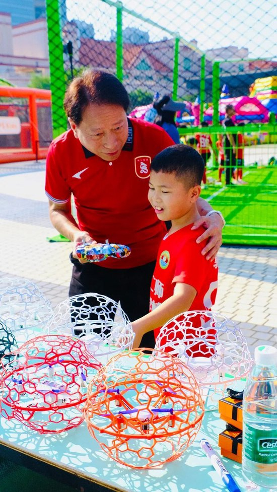 周穗安详解“穗安龙识”微型智能足球场:四大科技赋能,目标让踢球像打乒乓一样方便 周穗安详解“穗安龙识”微型智能足球场:四大科技赋能,目标让踢球像打乒乓一样方便