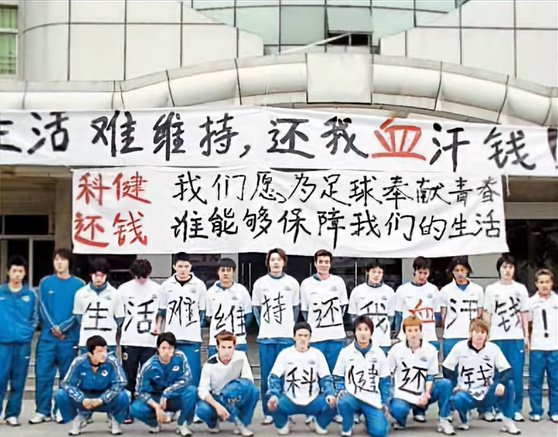 矮脚虎吴坪枫:青训五年五千学员,如今梦想埋在地下最下面 矮脚虎吴坪枫:青训五年五千学员,如今梦想埋在地下最下面