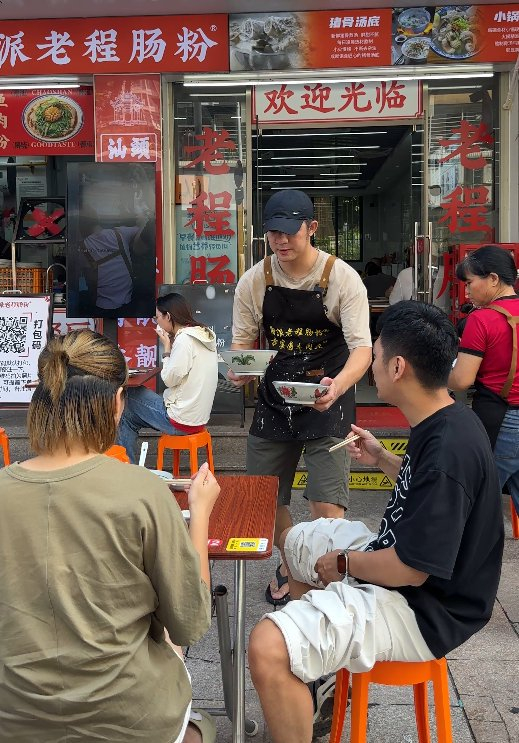 25岁前全国冠军级球员陈轩豪:退役卖肠粉,对中国足球死心了 25岁前全国冠军级球员陈轩豪:退役卖肠粉,对中国足球死心了