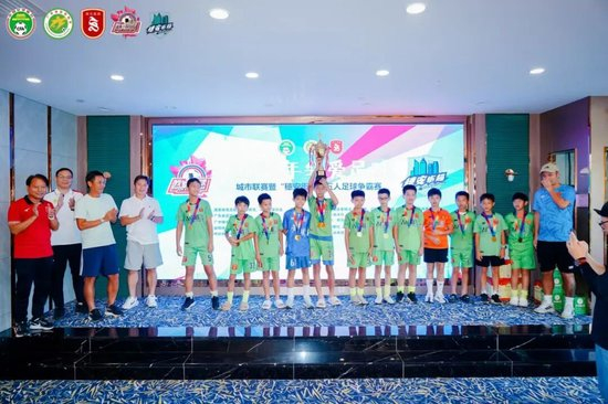 周穗安:2025年穗安街超落幕,未来推微型球场让下楼即踢球 周穗安:2025年穗安街超落幕,未来推微型球场让下楼即踢球