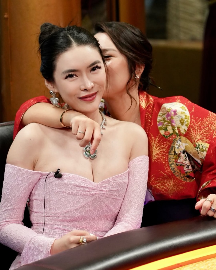 职业牌手布兰妮再晒与巴特勒合照 多次同框引关注