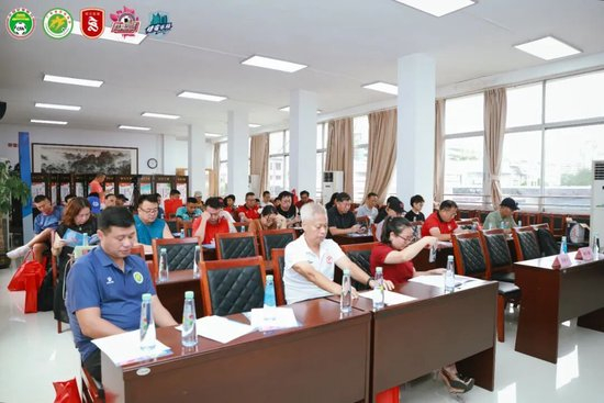 周穗安详解“穗安街超”五人制:专业赛制保苗子,天然草场模拟职业氛围 周穗安详解“穗安街超”五人制:专业赛制保苗子,天然草场模拟职业氛围