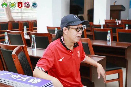 周穗安详解“穗安街超”五人制:专业赛制保苗子,天然草场模拟职业氛围 周穗安详解“穗安街超”五人制:专业赛制保苗子,天然草场模拟职业氛围