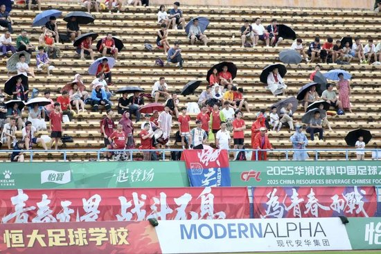 中乙-广州蒲公英3-0泉州亚新 范芮玮15分钟传射定胜局 争冠组悬念留至末轮 中乙-广州蒲公英3-0泉州亚新 范芮玮15分钟传射定胜局 争冠组悬念留至末轮