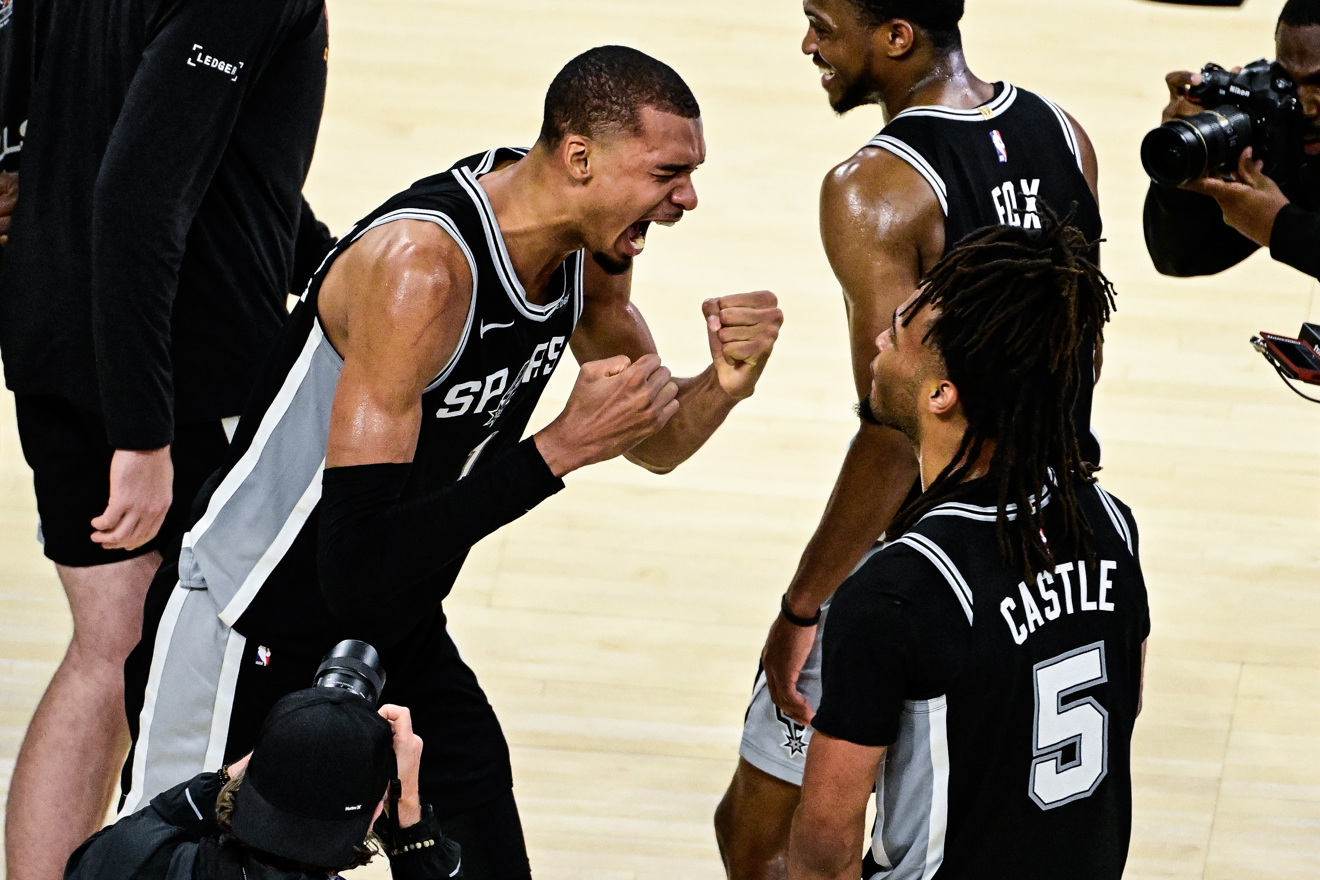 西决G7马刺擒雷霆晋级 文班亚马场均27+11荣膺MVP