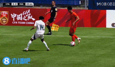 张家鸣连续晃动造乌龙 U19国足半场1-0领先沙特U21 张家鸣连续晃动造乌龙 U19国足半场1-0领先沙特U21