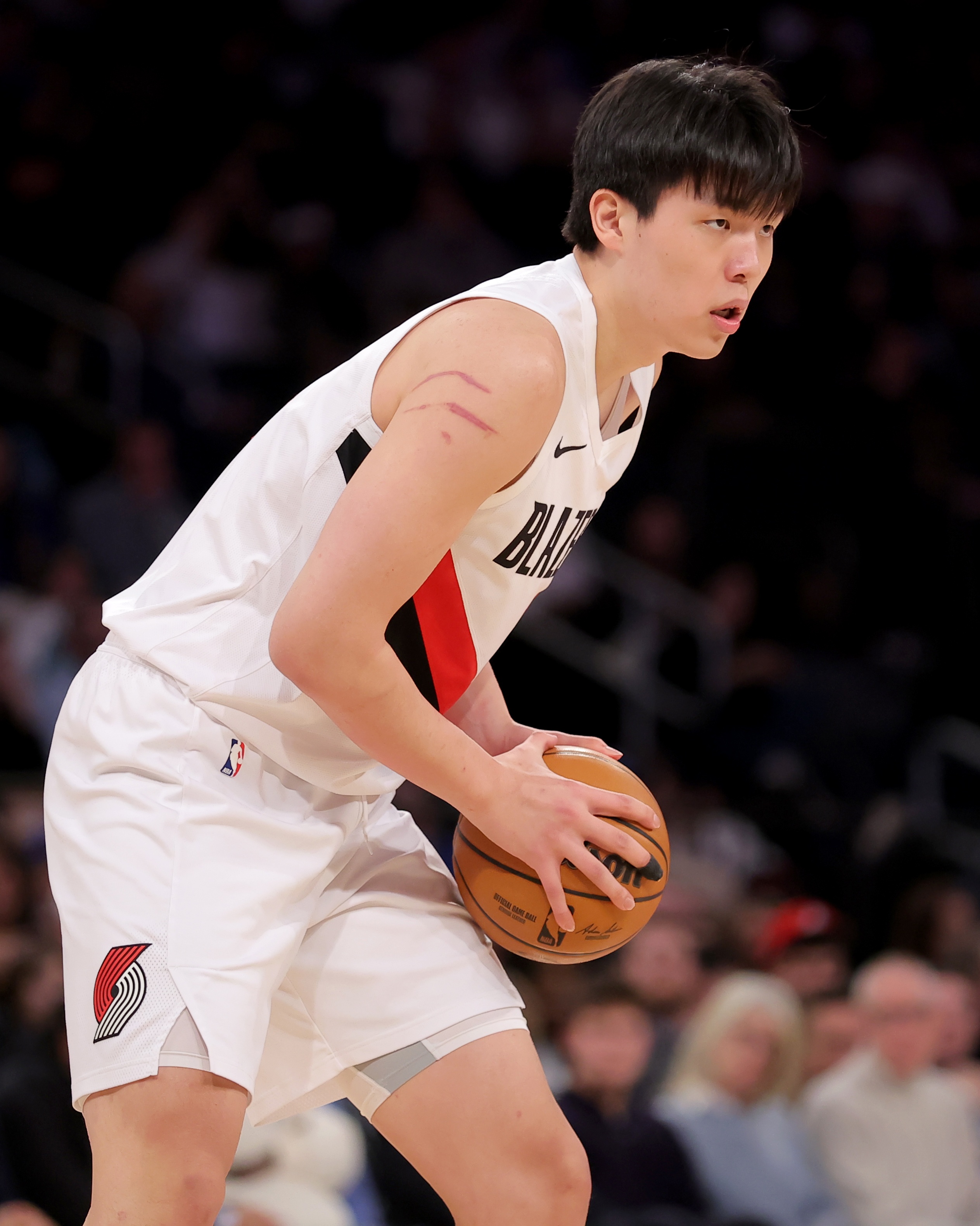 杨瀚森洛杉矶特训:聚焦短板打磨球技,常规赛命中率仅31%