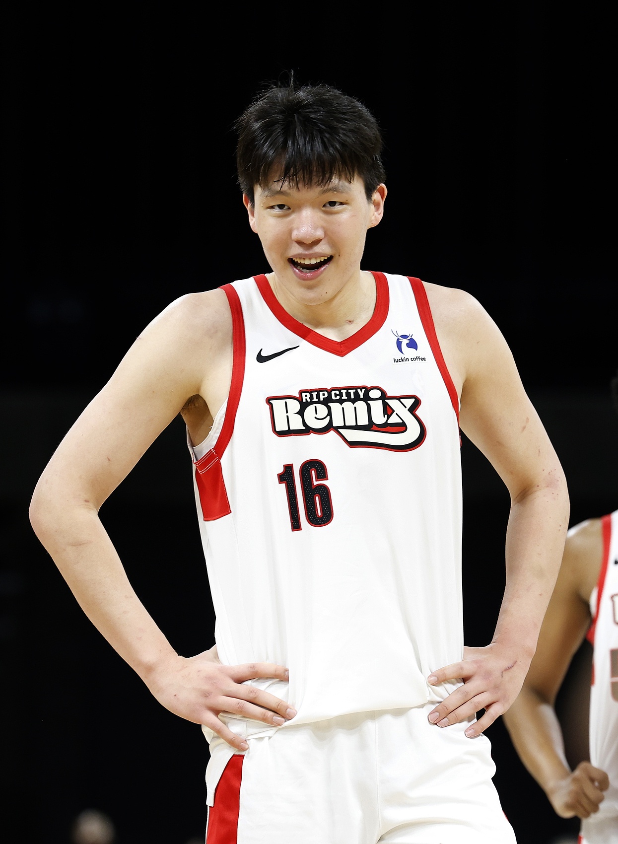 杨瀚森新秀季场均2.2分1.5板 效率遭NBA业内人士质疑 杨瀚森新秀季场均2.2分1.5板 效率遭NBA业内人士质疑