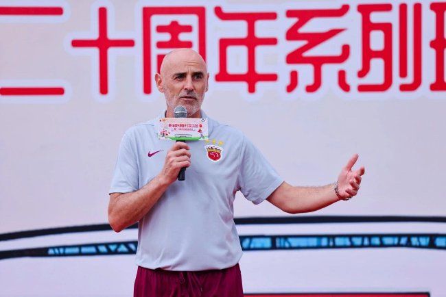 海港嘉年华:梅伦多盼武磊回归,草籽播种象征球迷守望 海港嘉年华:梅伦多盼武磊回归,草籽播种象征球迷守望