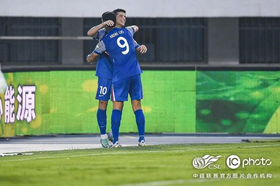 申花客胜亚泰暂登顶 路易斯累计4黄无缘战国安 申花客胜亚泰暂登顶 路易斯累计4黄无缘战国安
