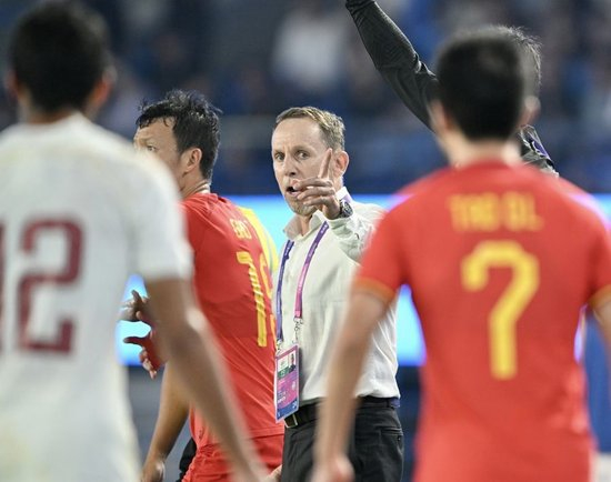 久尔杰维奇掌国足代理帅印,东亚杯后再定去留 久尔杰维奇掌国足代理帅印,东亚杯后再定去留