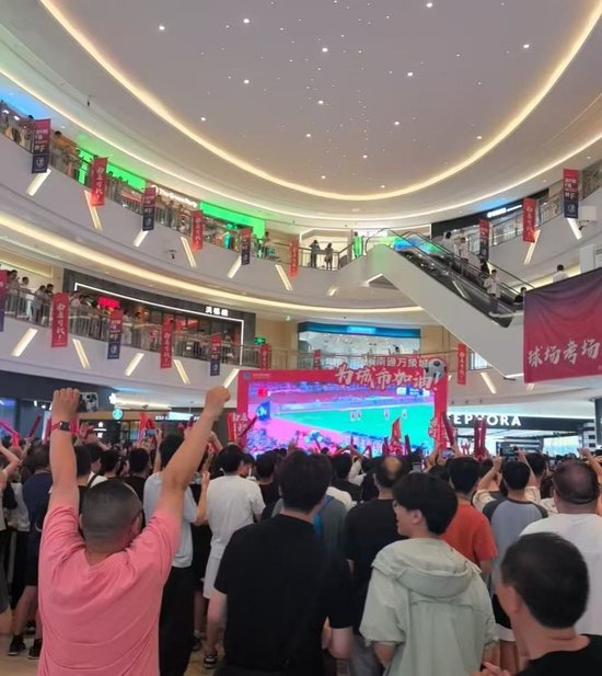 南通队4-0宿迁四连胜领跑积分榜 超25万人观赛创苏超纪录 南通队4-0宿迁四连胜领跑积分榜 超25万人观赛创苏超纪录