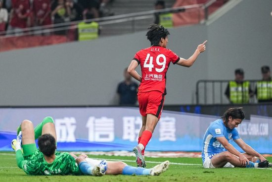 19岁蒯纪闻助攻36岁张琳芃,海港3-0大连英博夺两连胜 19岁蒯纪闻助攻36岁张琳芃,海港3-0大连英博夺两连胜
