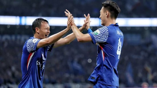 申花3-0铁桶阵破局,于根伟承认实力差距