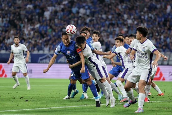 申花3-0铁桶阵破局，于根伟承认实力差距