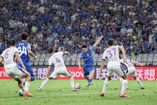申花3-0铁桶阵破局，于根伟承认实力差距