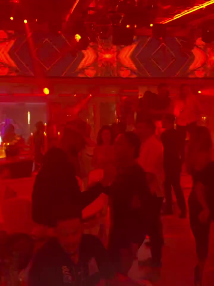 库里夫妇社媒发布度假照,热舞视频曝光 库里夫妇社媒发布度假照,热舞视频曝光