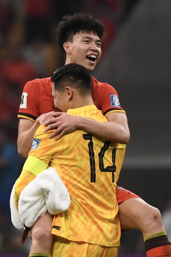 世预赛出局：王钰栋点球救主难掩11人短板
