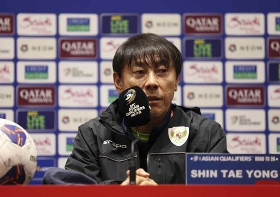 申台龙:未收中国足协邀请,若有报价愿执教