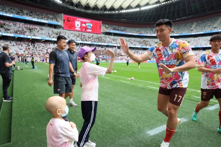 陕西联合主场首秀日：心羽宝贝手绘球衣售罄 1.5万人掌声致敬