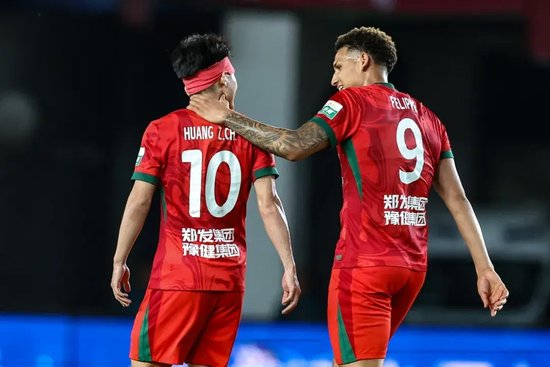 河南3-2成都：阿奇姆彭头槌逆转，拉莫斯首胜争冠队