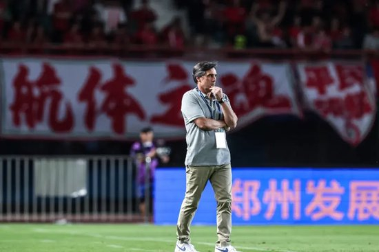 河南3-2成都：阿奇姆彭头槌逆转，拉莫斯首胜争冠队