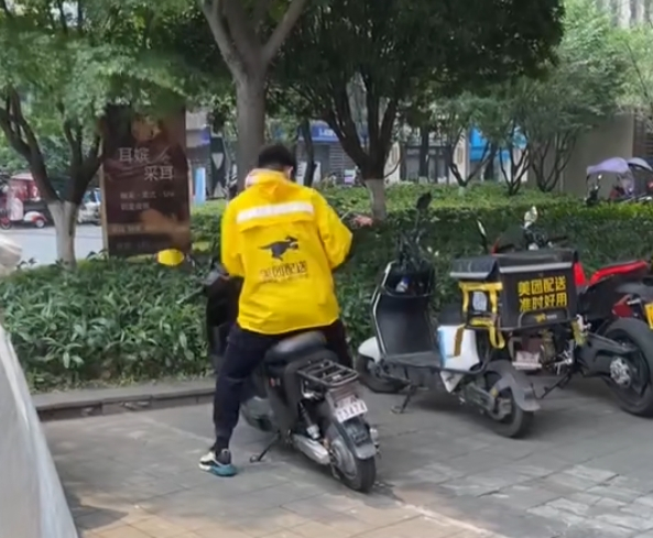 前中超球员温天鹏：年薪180万到欠债400万，靠私教谋生