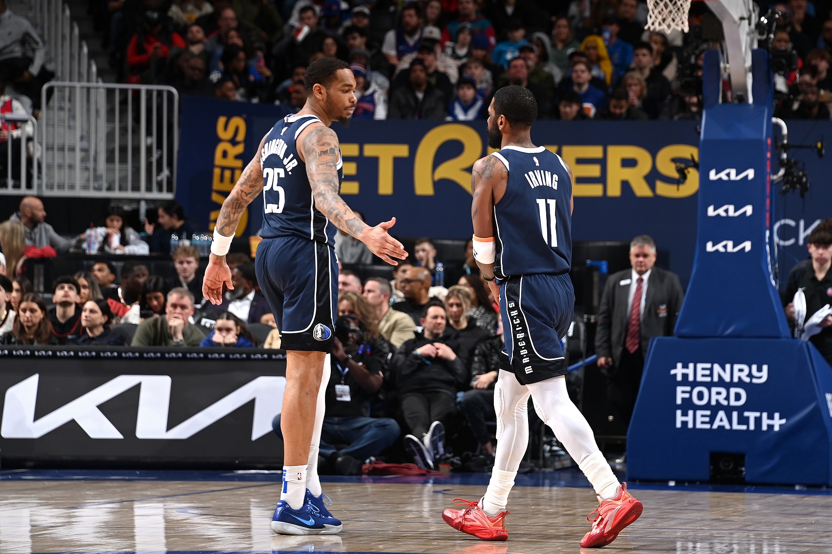 NBA早报:火箭五连败,巴特勒首秀勇士擒公牛,约基奇三节三双 NBA早报:火箭五连败,巴特勒首秀勇士擒公牛,约基奇三节三双