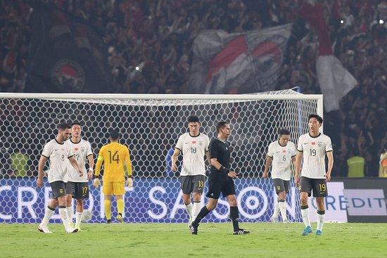 国足0-1印尼遭四连败 提前一轮无缘美加墨世界杯 国足0-1印尼遭四连败 提前一轮无缘美加墨世界杯