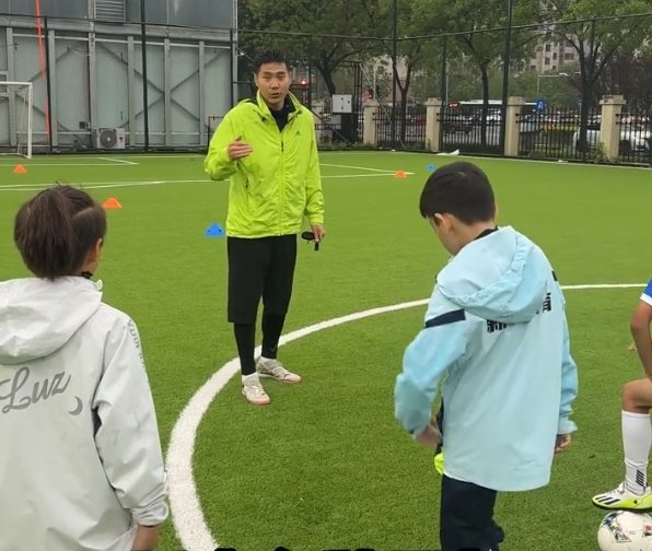 雷腾龙:中国足球要好,等我教的孩子当教练 雷腾龙:中国足球要好,等我教的孩子当教练