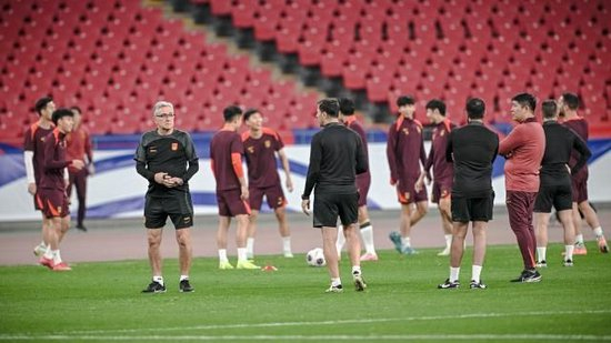 强攻雅加达:伊万亮出进攻底牌,两将停赛催生替身课题 强攻雅加达:伊万亮出进攻底牌,两将停赛催生替身课题