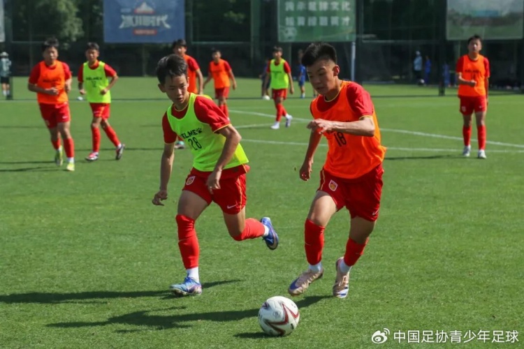 中国足协2012年龄段强化训练营成都启动:40人精英库+科学评测体系 中国足协2012年龄段强化训练营成都启动:40人精英库+科学评测体系