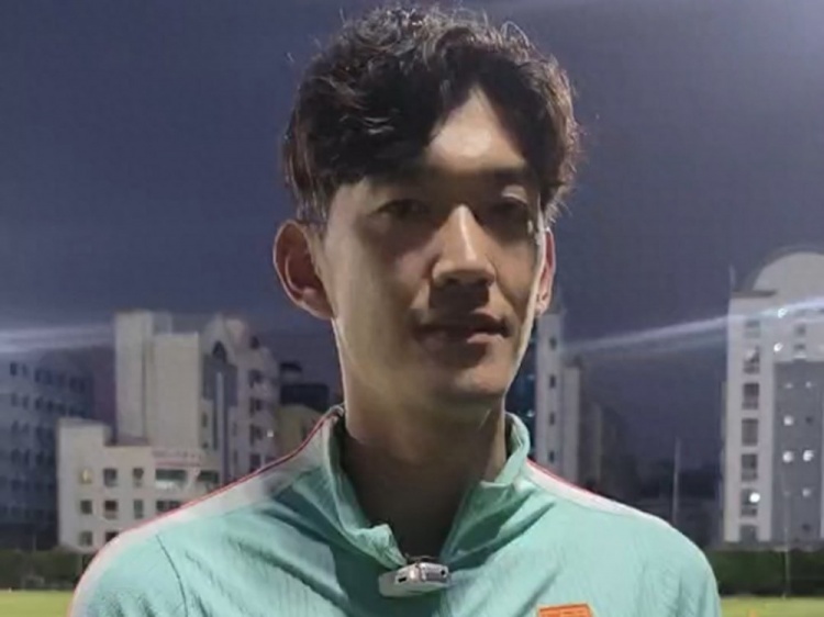 颜骏凌:2-2平局已翻篇,为武磊百场骄傲 颜骏凌:2-2平局已翻篇,为武磊百场骄傲