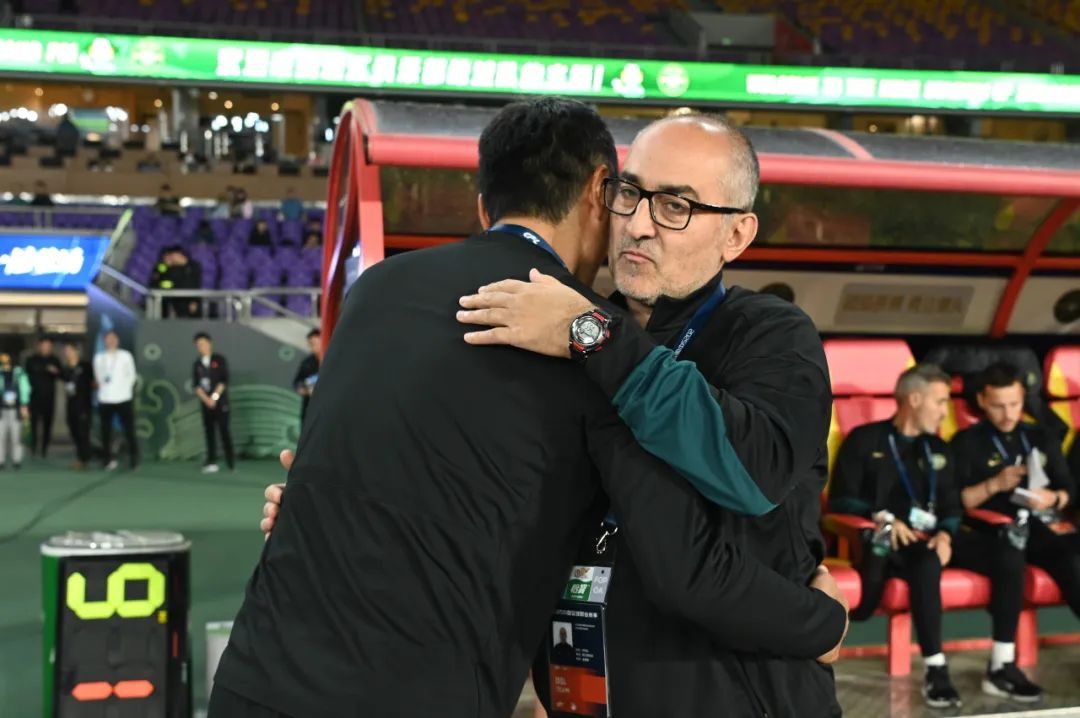 王钰栋30米世界波+弗兰克点射，浙江2-1青岛走出阴霾