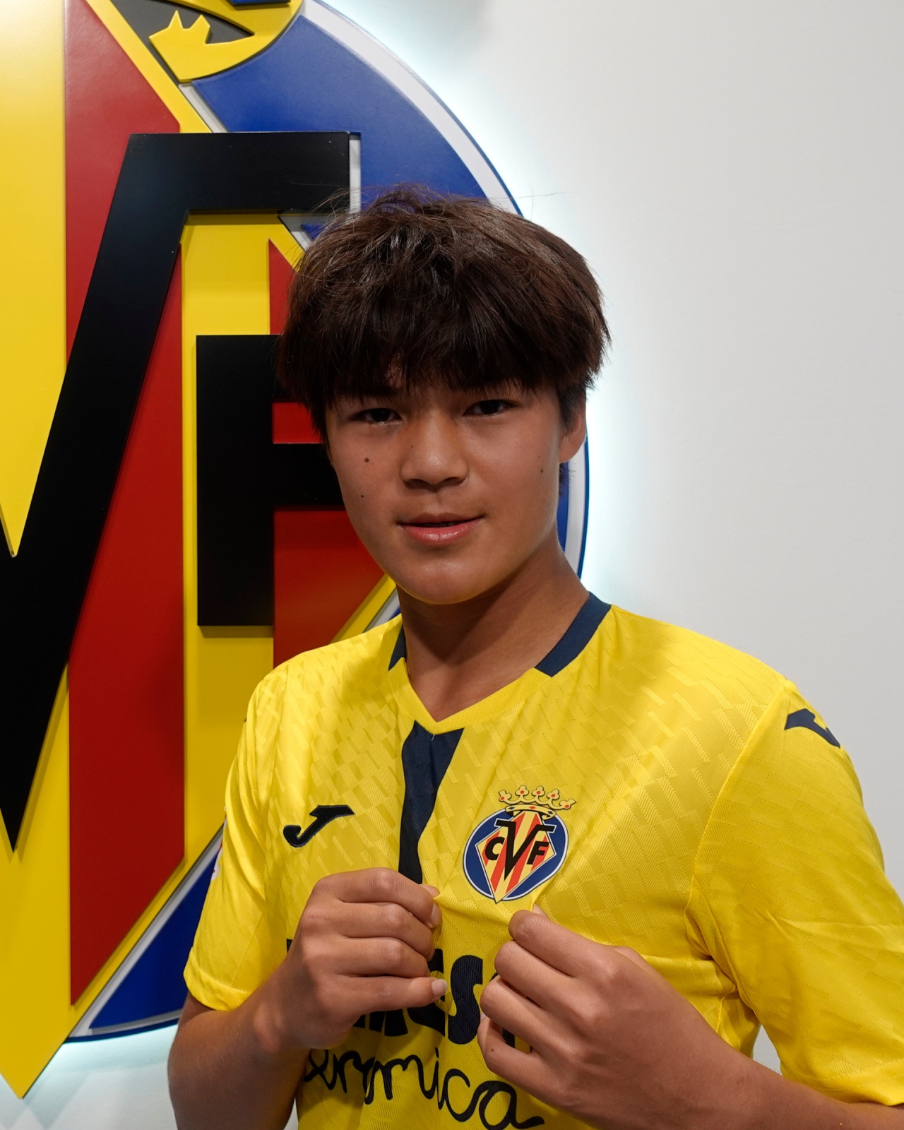 比利亚雷亚尔续约中国小将刘凯源 U16赛季4球10助