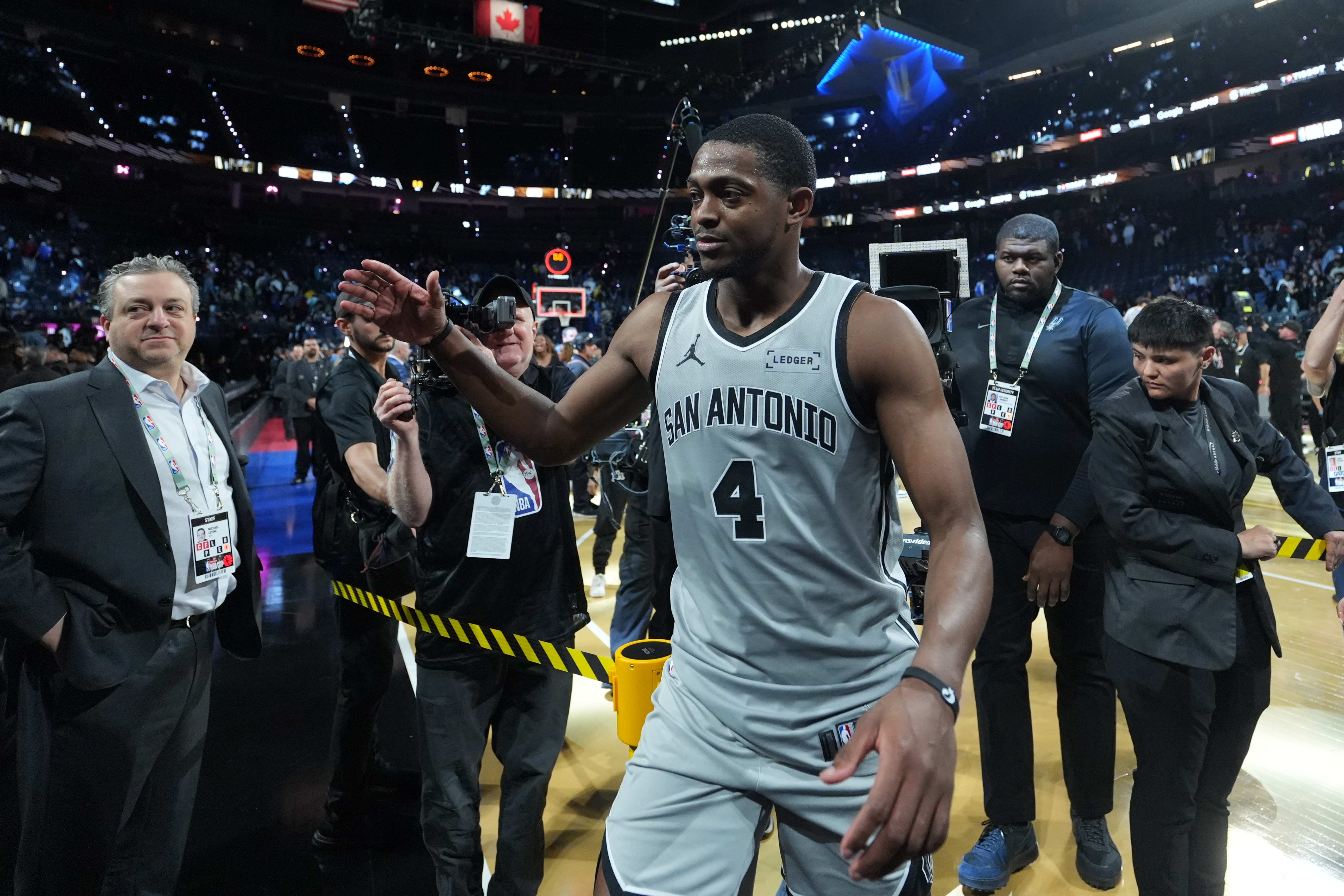 皮尔斯评福克斯交易价值：薪金与表现不匹配仍有价值 马刺新秀红利可消化