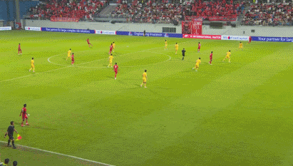 朱辰杰低级失误送乌龙助攻 国足2-1客胜新加坡