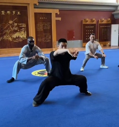 杰伦·布朗少林寺习武,NBA球星中国行新玩法