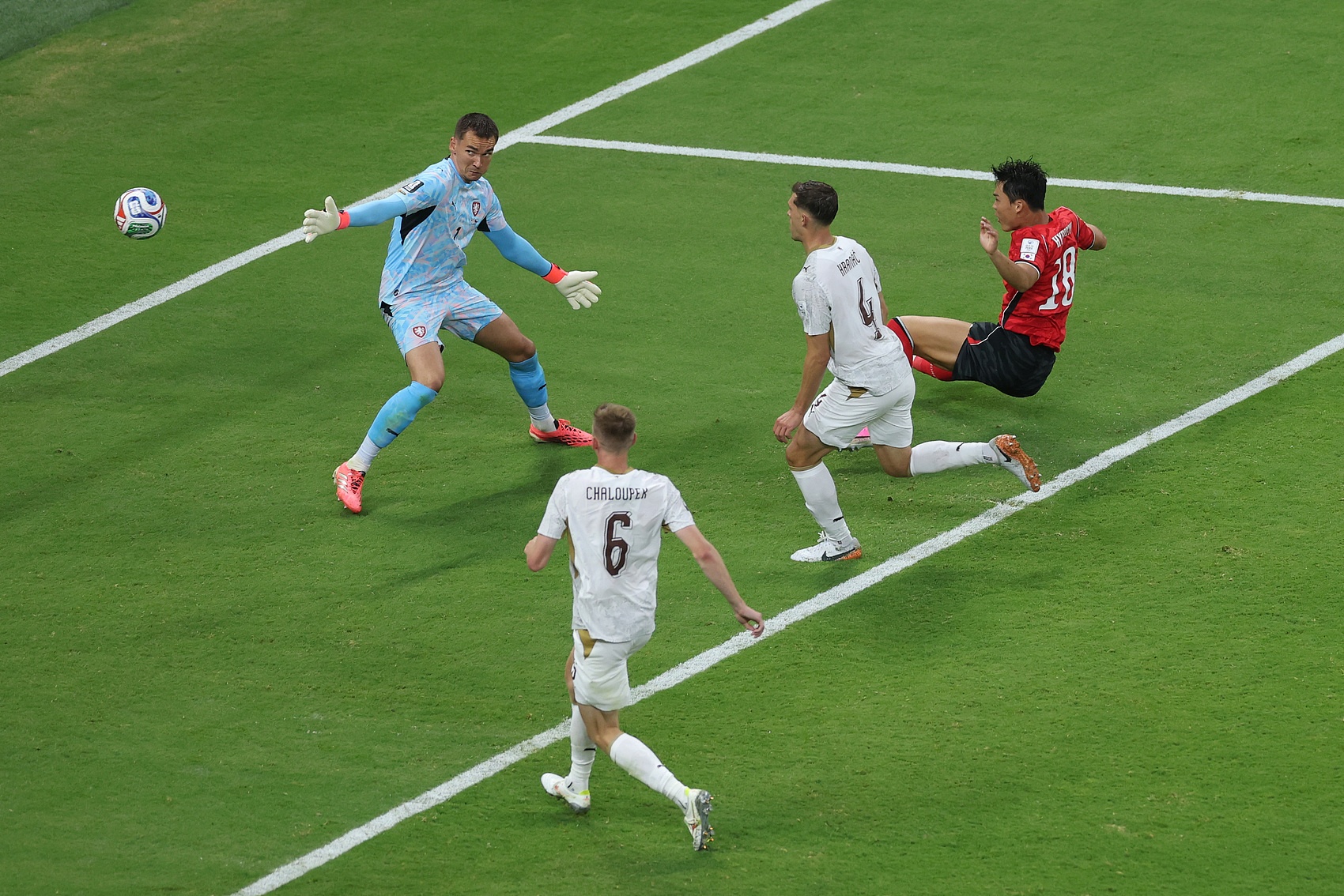 遭韩国2-1逆转,捷克球员:他们让我们三分钟碰不到球,逼抢完全没用