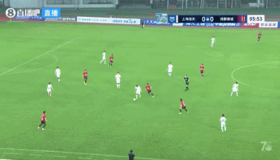 韦世豪任意球破门 成都蓉城半场1-0上海泽天 韦世豪任意球破门 成都蓉城半场1-0上海泽天
