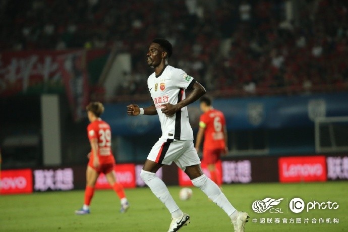 海港客场2-1逆转河南,替补克劳德头槌制胜 海港客场2-1逆转河南,替补克劳德头槌制胜