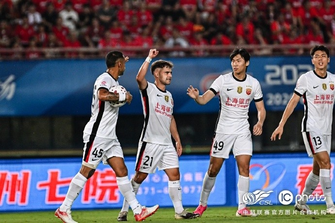 海港客场2-1逆转河南,替补克劳德头槌制胜 海港客场2-1逆转河南,替补克劳德头槌制胜