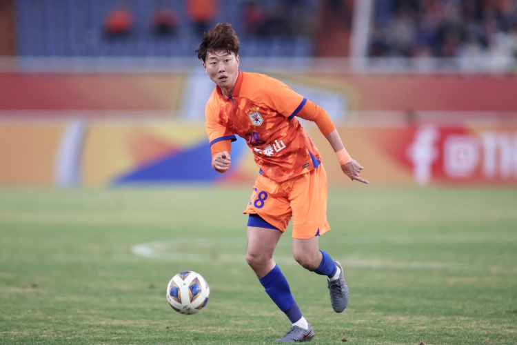 10人泰山客场0-2国安,高准翼:郑铮罚下后一边倒 10人泰山客场0-2国安,高准翼:郑铮罚下后一边倒