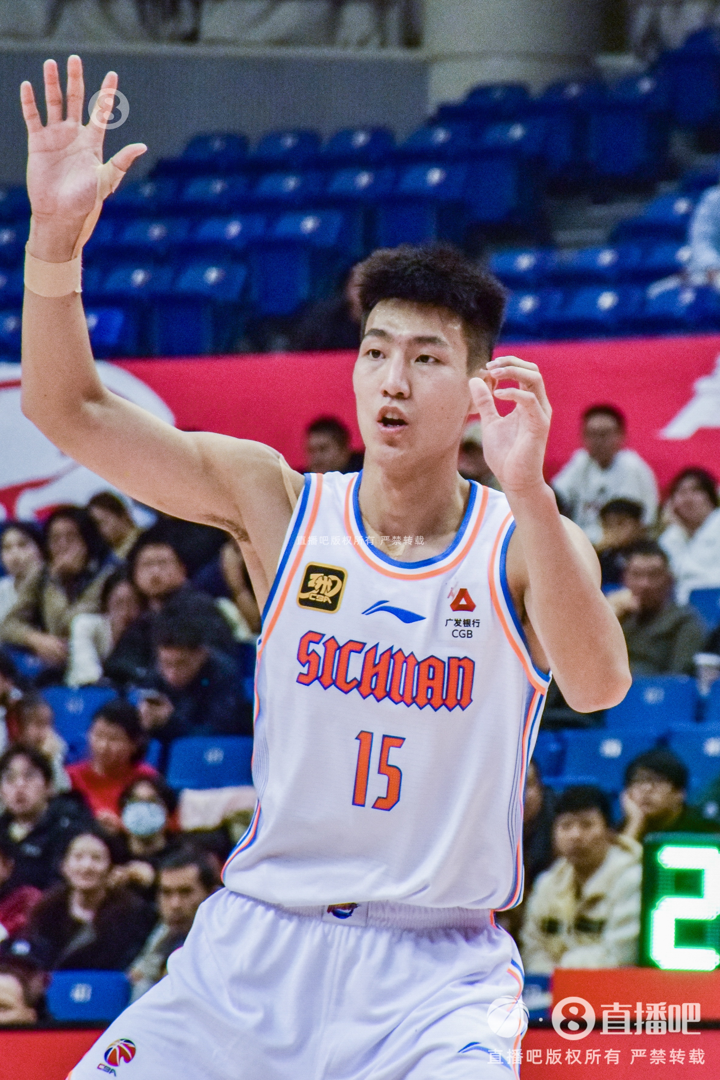四川男篮送走李玮颢至同曦,三年C类合同锁定锋线 四川男篮送走李玮颢至同曦,三年C类合同锁定锋线