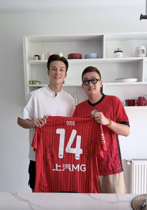 安永佳掩耳庆祝回应“中国香港C罗” 恩师:他总背着一袋球独自苦练 安永佳掩耳庆祝回应“中国香港C罗” 恩师:他总背着一袋球独自苦练