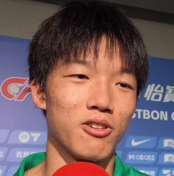 19岁蒋子承中超首秀:先踢球,再继续学业 19岁蒋子承中超首秀:先踢球,再继续学业